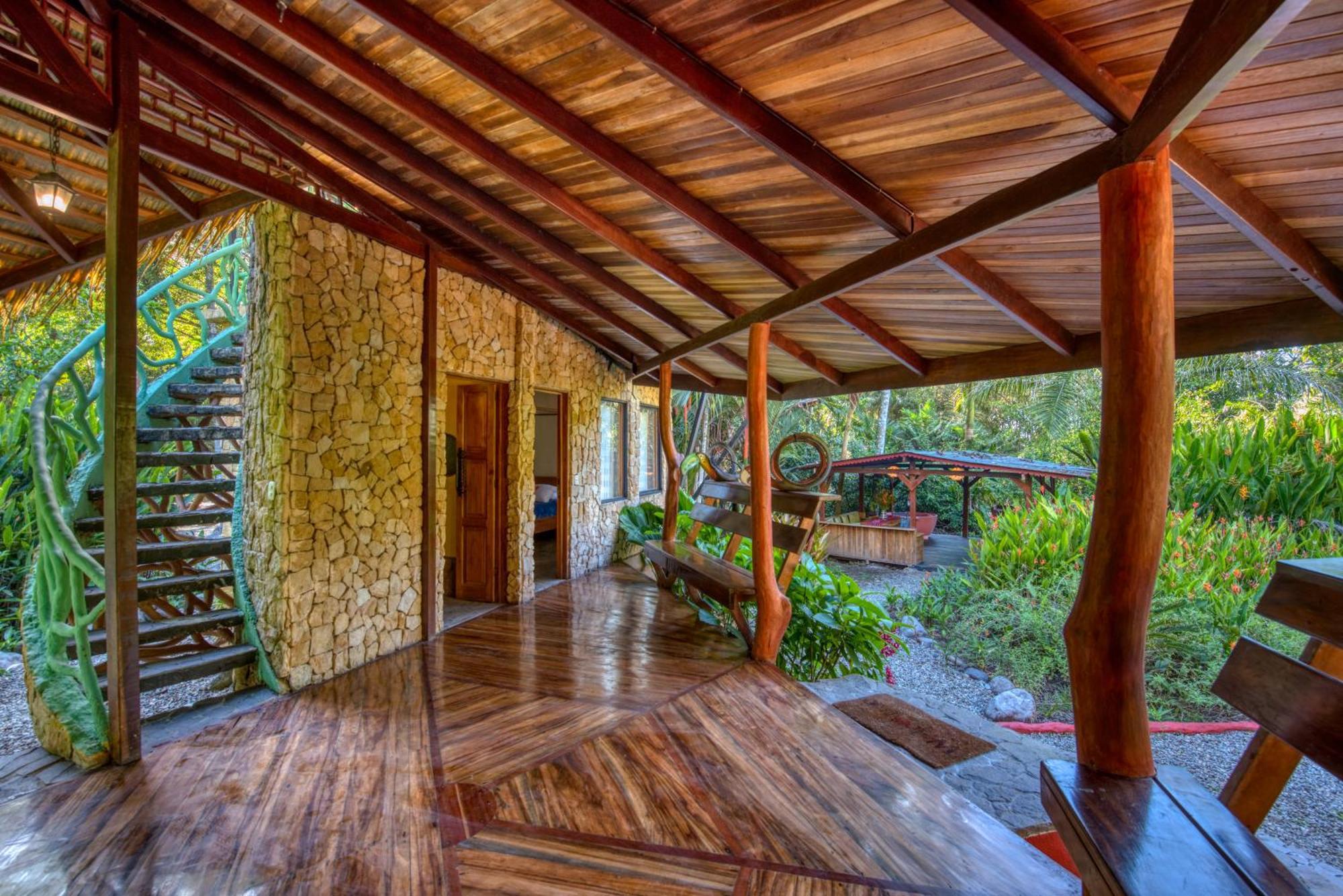 Tree House Beachfront Lodge Puerto Viejo de Talamanca Eksteriør bilde